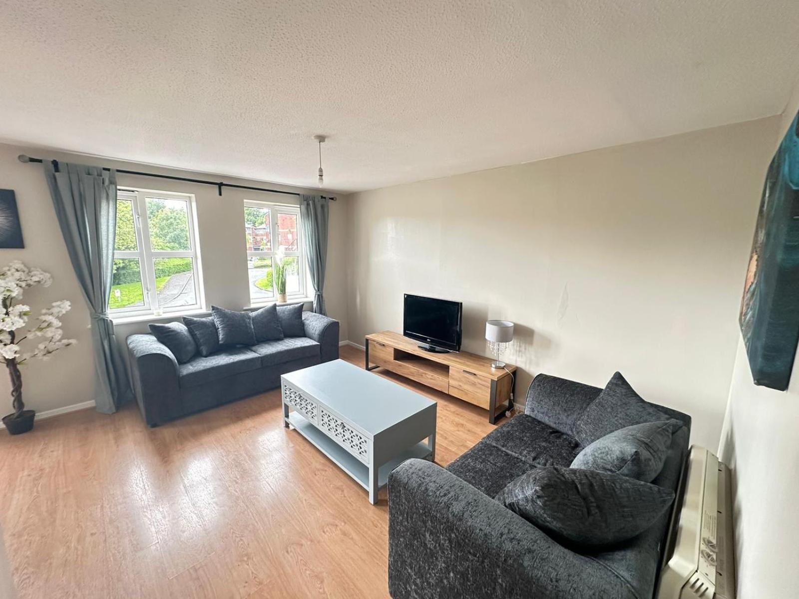 Lovely 2 Dbl Bed Apartment Near Heaton Park And North Manchester Hospital With Parking 外观 照片